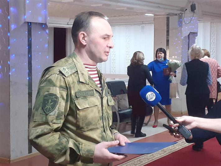 Офицер Росгвардии награжден благодарственным письмом главы Салехарда за вклад в патриотическое воспитание молодёжи (видео)