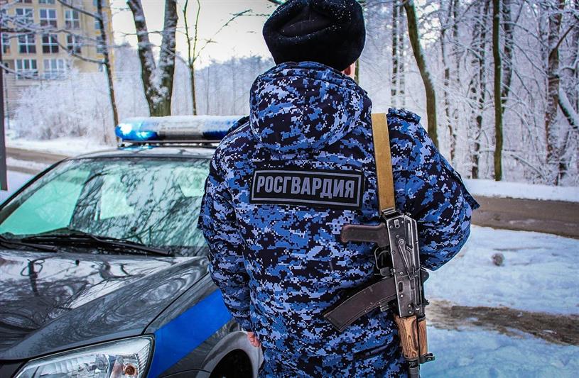 На Ямале сотрудники Росгвардии задержали подозреваемую в краже, находившуюся в  федеральном розыске
