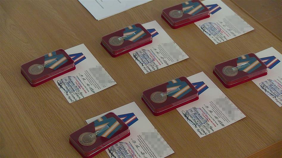 Офицеры пензенского СОБР награждены ведомственными медалями МЧС России