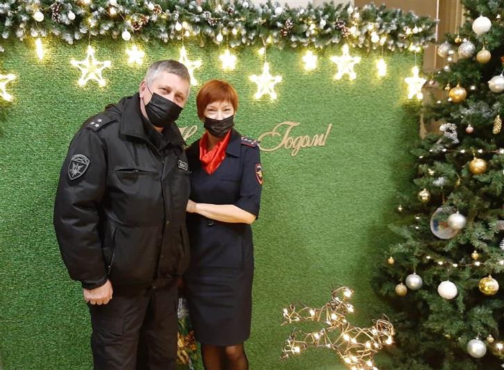 В Архангельской области росгвардейцы поздравили матерей и вдов погибших сотрудников с новогодними праздниками