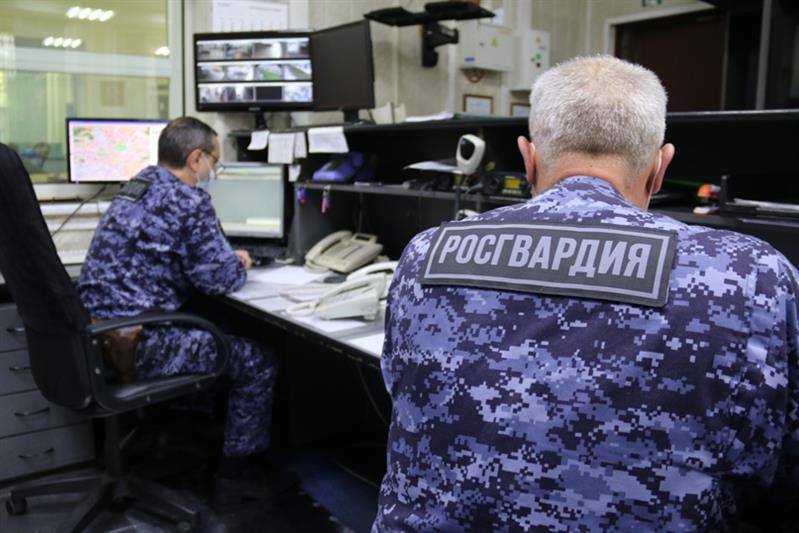 Сотрудники Росгвардии задержали мужчину, который открыл стрельбу из травматического пистолета