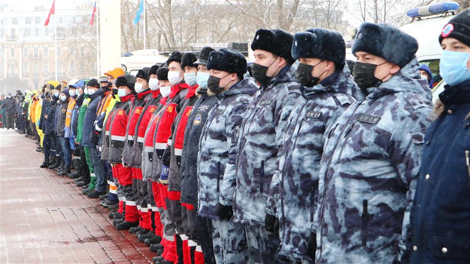 В Санкт-Петербурге сотрудники ОМОН Росгвардии приняли участие в общегородском смотре спасательных служб