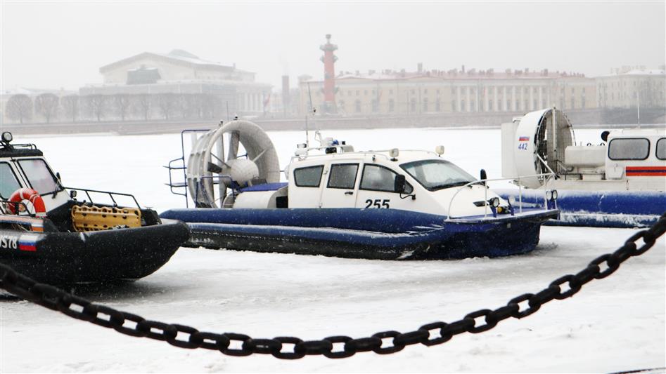В Санкт-Петербурге сотрудники ОМОН Росгвардии приняли участие в общегородском смотре спасательных служб