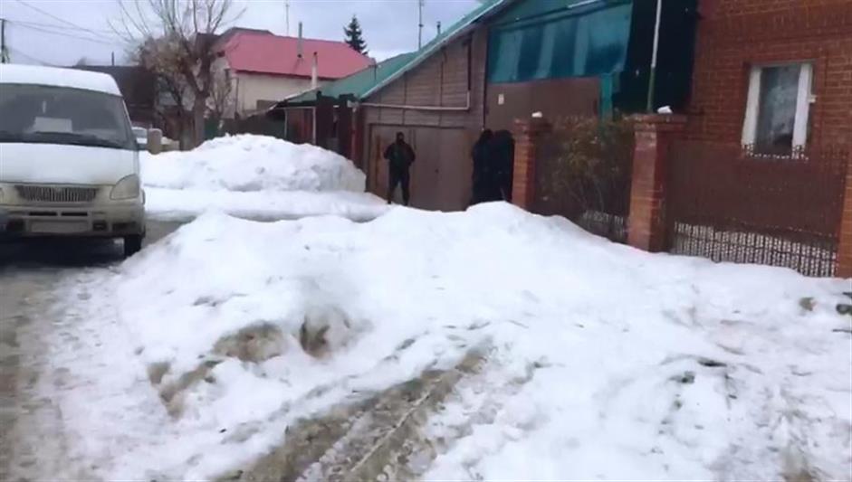 При участии СОБР Росгвардии в Екатеринбурге задержана подозреваемая в разбойном нападении на пенсионера