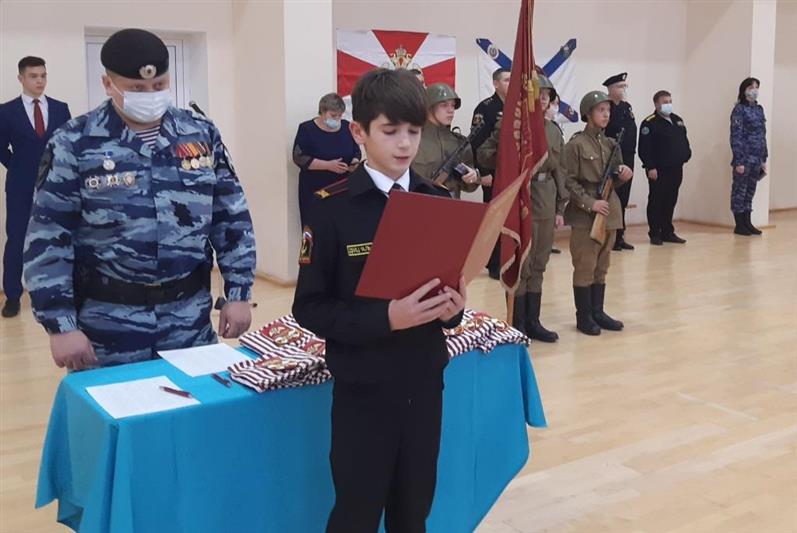 Ряды кадет Росгвардии в Тюменской области пополнили  тридцать школьников (видео)