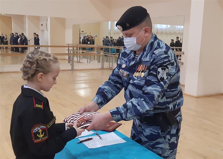 Ряды кадет Росгвардии в Тюменской области пополнили  тридцать школьников (видео)