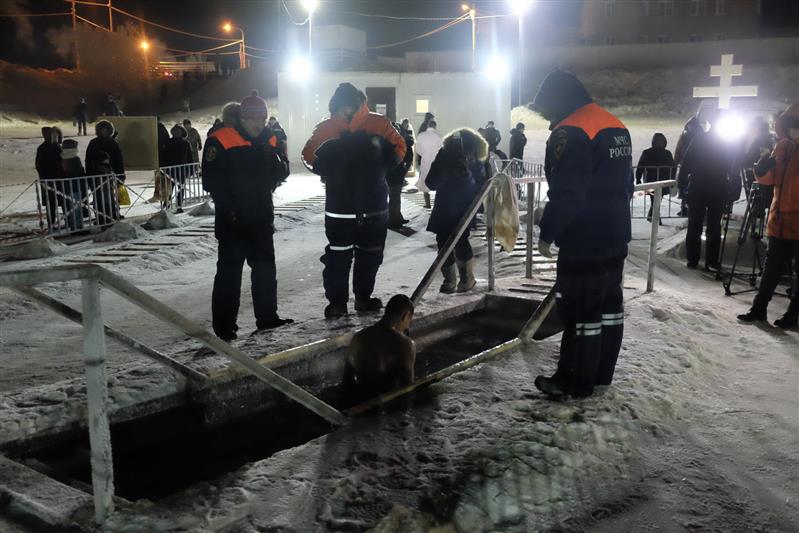 Росгвардейцы Северо-Западного округа обеспечили безопасность граждан во время празднования Крещения Господня