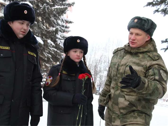 Росгвардейцы Сибирского округа приняли участие в памятных мероприятиях, посвящённых полному освобождению Ленинграда от фашисткой блокады 