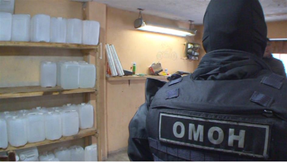 При содействии ОМОН в Смоленской области пресечён факт поставки контрафактного алкоголя на рынки областного центра