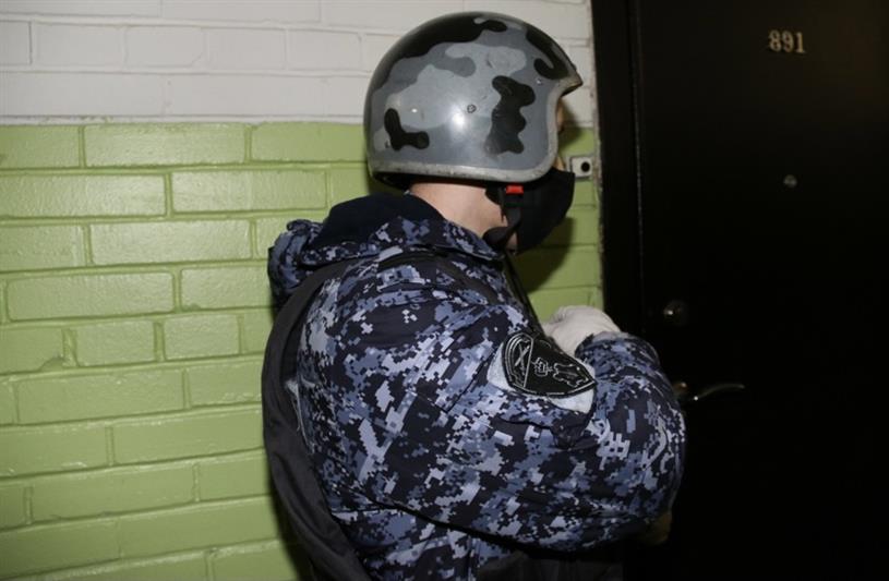 Сотрудники Росгвардии задержали несовершеннолетнего петербуржца, подозреваемого в совершении двойного убийства