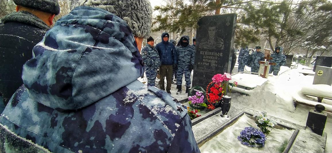 Бойцы пензенского ОМОН Росгвардии почтили память боевого товарища, погибшего при исполнении служебного долга
