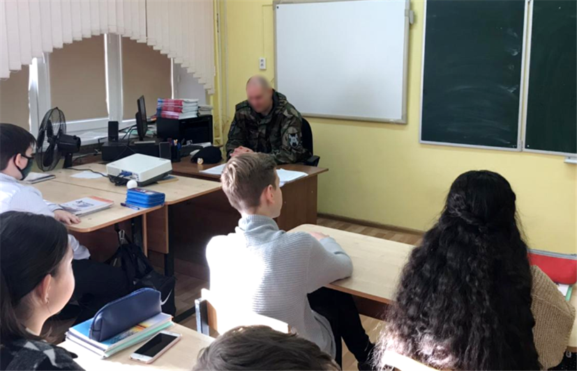 Офицеры Росгвардии вместе с астраханскими школьниками отдали дань уважения стойкости жителей блокадного Ленинграда в годы войны.
