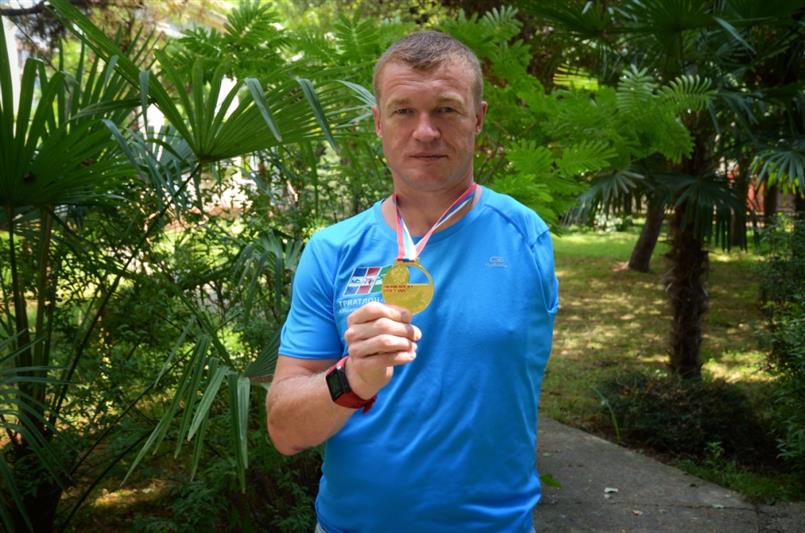 Чемпион России и Европы по паратриатлону Михаил Колмаков поздравил росгвардейцев с профессиональным праздником