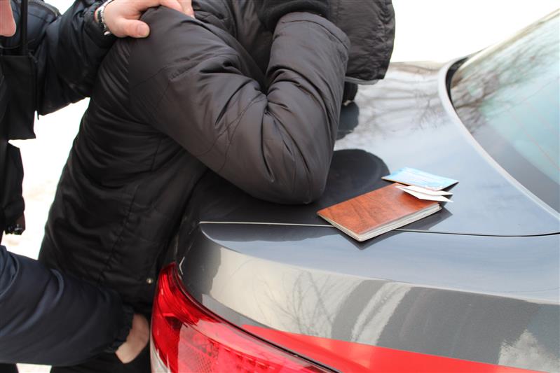 В Башкирии росгвардейцы задержали мужчину, напавшего на водителя такси