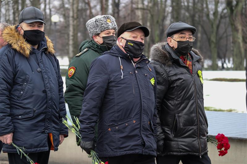Командующий Северо-Западным округом Росгвардии почтил память погибших в блокадном Ленинграде
