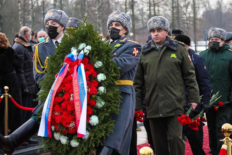 Командующий Северо-Западным округом Росгвардии почтил память погибших в блокадном Ленинграде