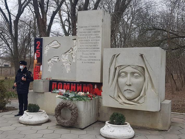 Росгвардейцы Дагестана почтили память жертв кизлярских и первомайских событий 1996 года