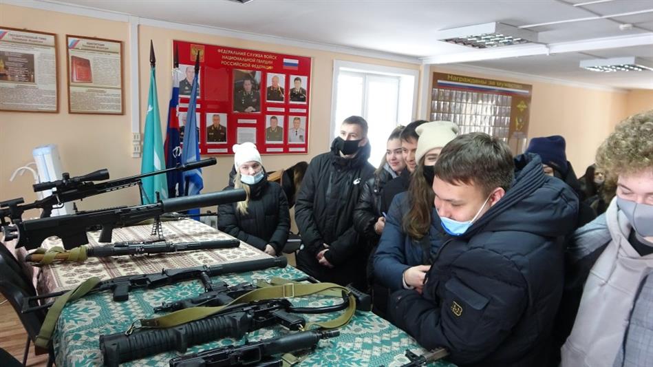 В рамках акции «Студенческий десант» на Сахалине студенты посетили отряд Росгвардии