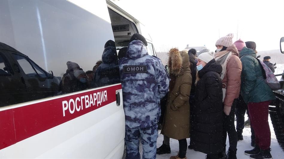 В рамках акции «Студенческий десант» на Сахалине студенты посетили отряд Росгвардии