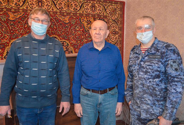 В Пензе сотрудники Росгвардии оказали помощь ветерану службы
