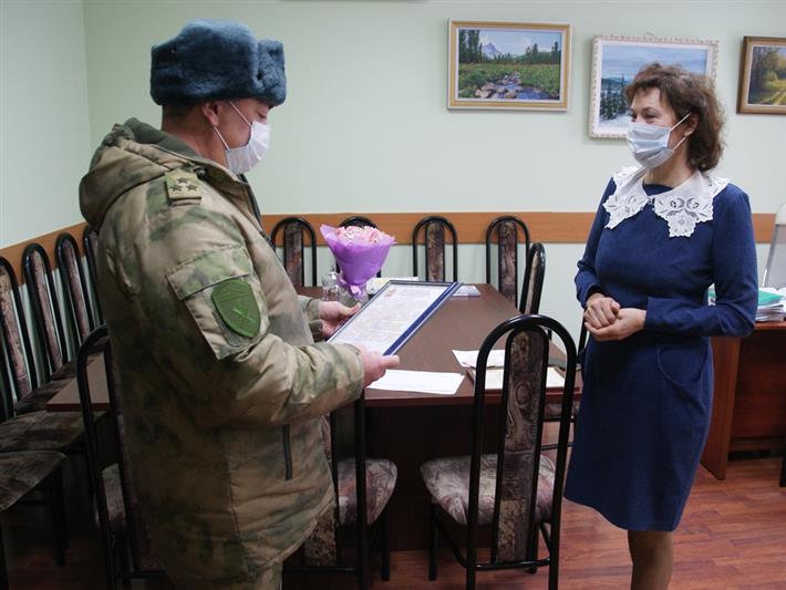 В Сибирском округе представители Росгвардии поздравили журналистов с профессиональным праздником