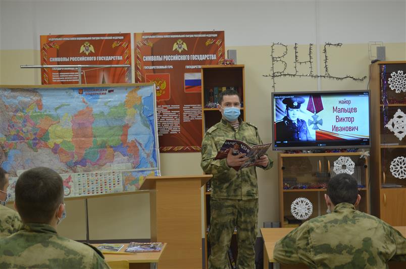 В лесновском полку Росгвардии почтили память героя – правоохранителя Виктора Мальцева 