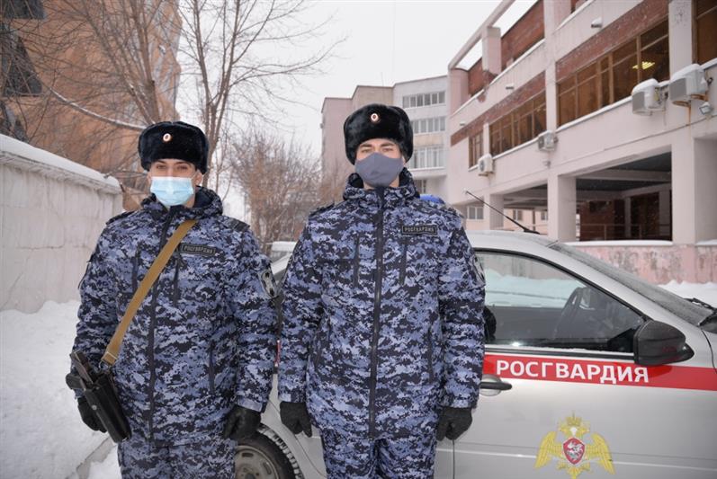 Возгорание жилого дома предотвратили росгвардейцы в Екатеринбурге