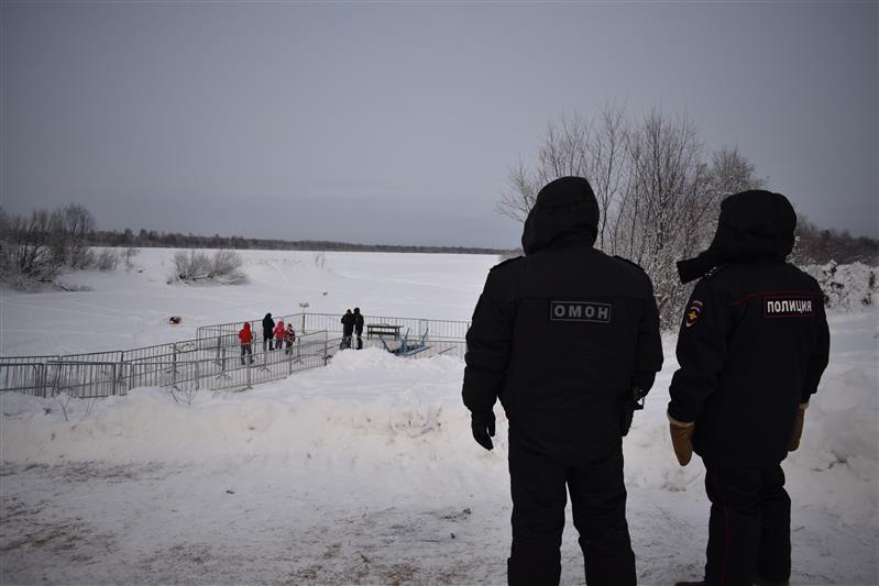 Росгвардейцы Северо-Западного округа обеспечили безопасность граждан во время празднования Крещения Господня