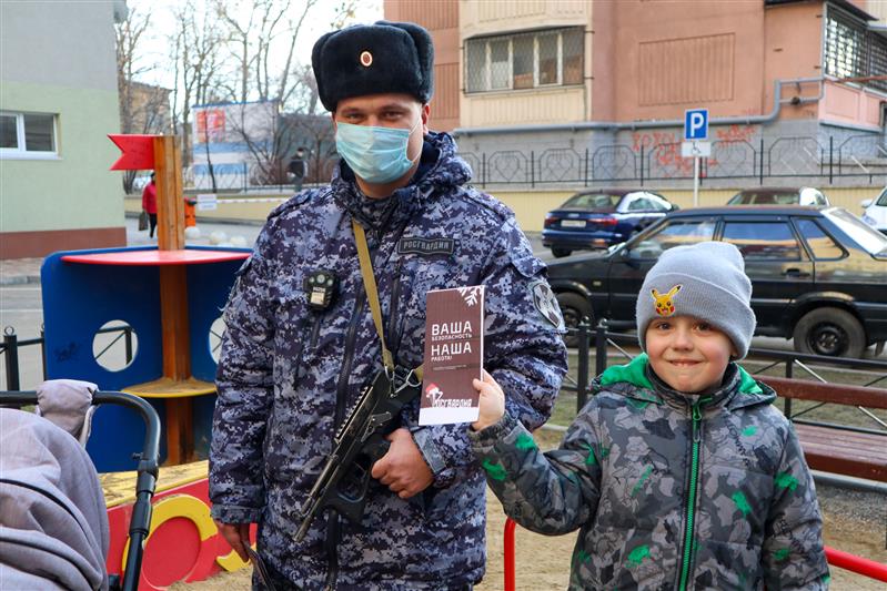 В Ставрополе сотрудники вневедомственной охраны Росгвардии присоединились к акции «Безопасный Новый год»