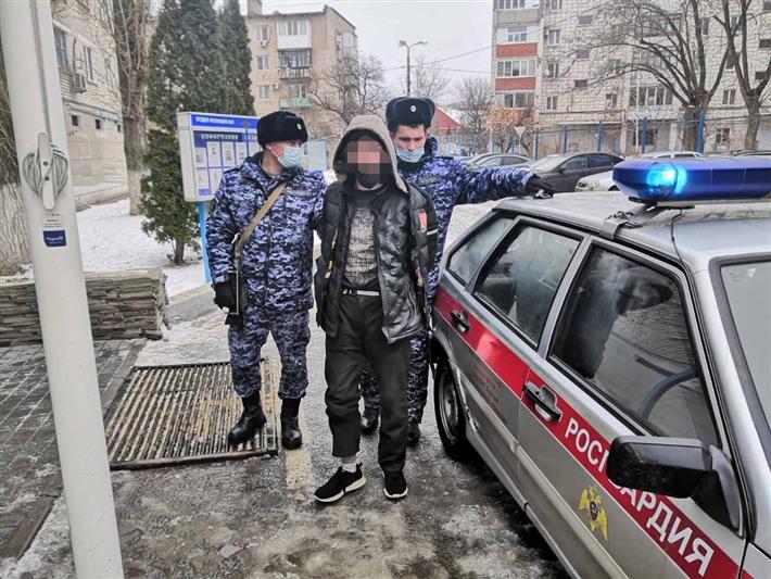 Волгоградские росгвардейцы задержали мужчину, подозреваемого в убийстве