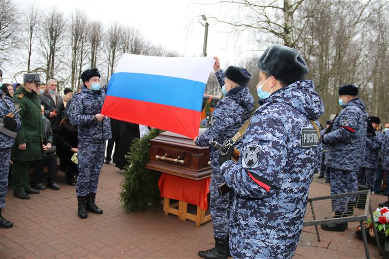 В Ленинградской области росгвардейцы проводили в последний путь ветерана вневедомственной охраны