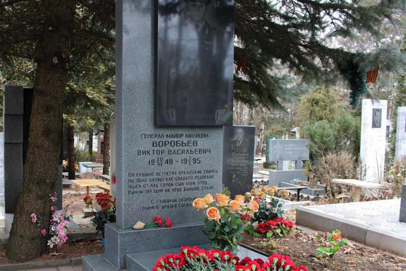 В Ставрополе сотрудники СОБР почтили память погибших воинов правопорядка
