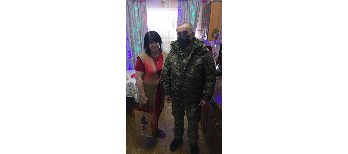В Северной Осетии росгвардейцы поздравили детей погибших сослуживцев с новогодними праздниками 