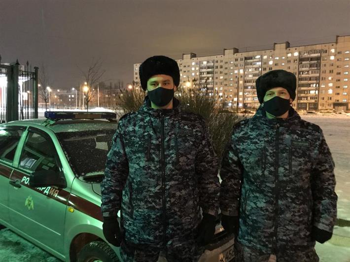 В Санкт-Петербурге сотрудники Росгвардии нашли трех пропавших школьниц