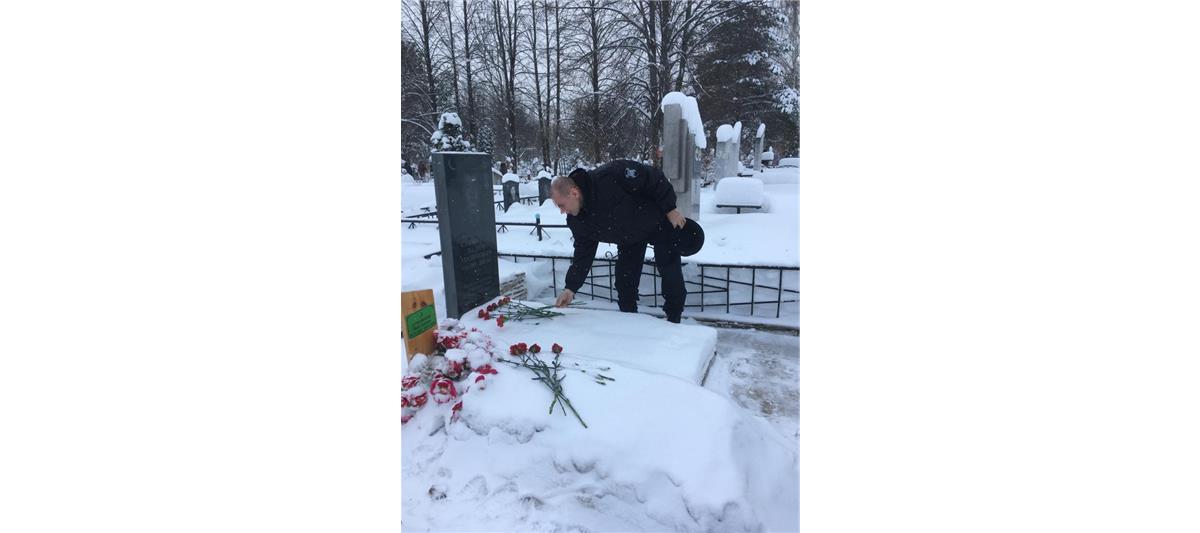 В Йошкар-Оле бойцы спецподразделения ОМОН почтили память боевого товарища