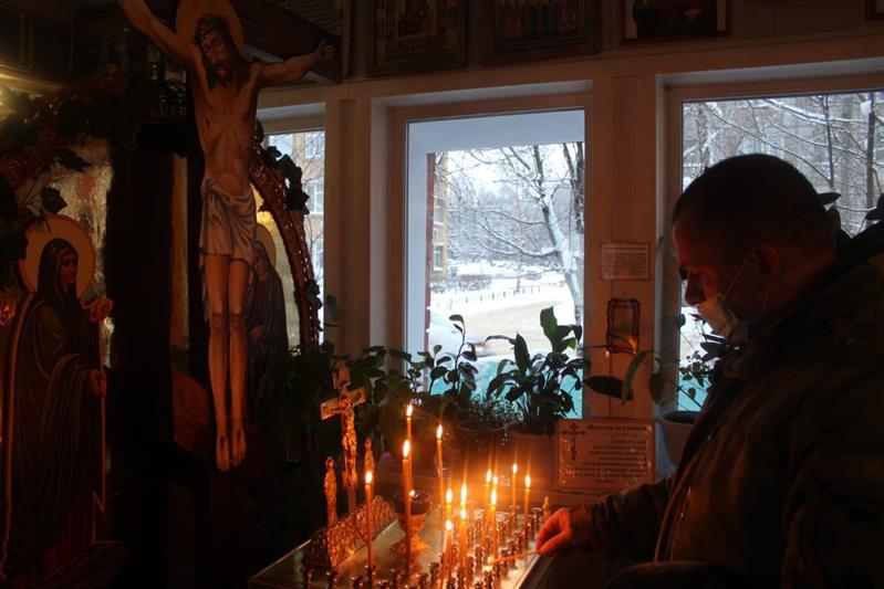 Военнослужащие Центра подготовки личного состава Северо-Западного округа войск национальной гвардии РФ в православный праздник Рождества Христова приняли участие в молебне