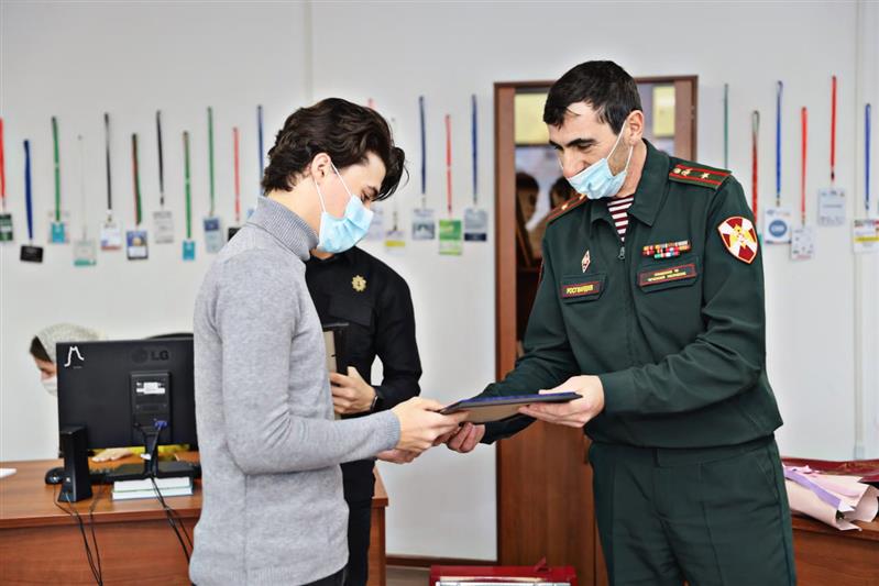В Северо-Кавказском округе Росгвардии поздравили журналистов с профессиональным праздником