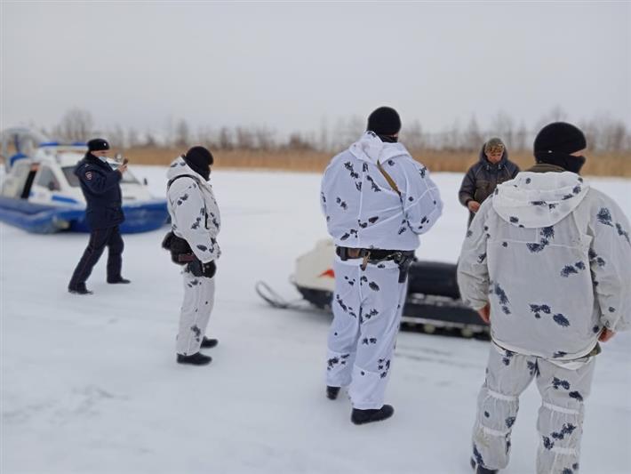 Сотрудники саратовского ОМОН приняли участие в патрулировании акватории реки Волга