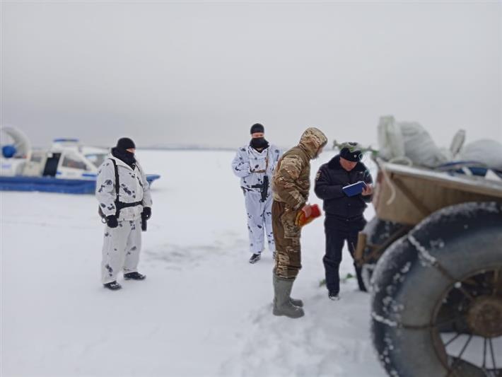 Сотрудники саратовского ОМОН приняли участие в патрулировании акватории реки Волга
