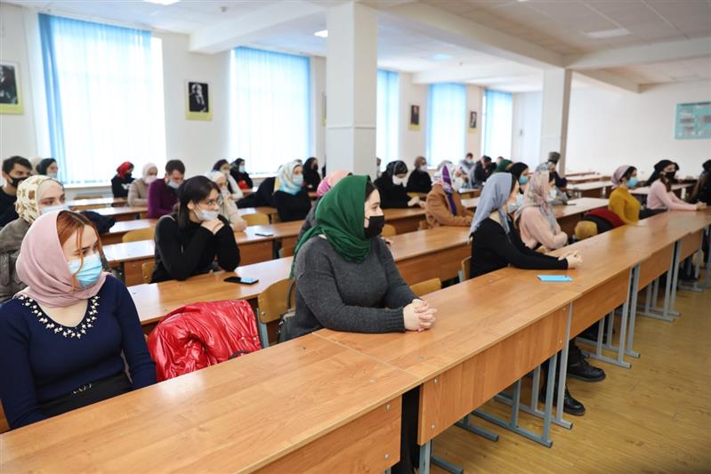 В Грозном руководители пресс-служб Росгвардии и МЧС провели встречу с будущими журналистами