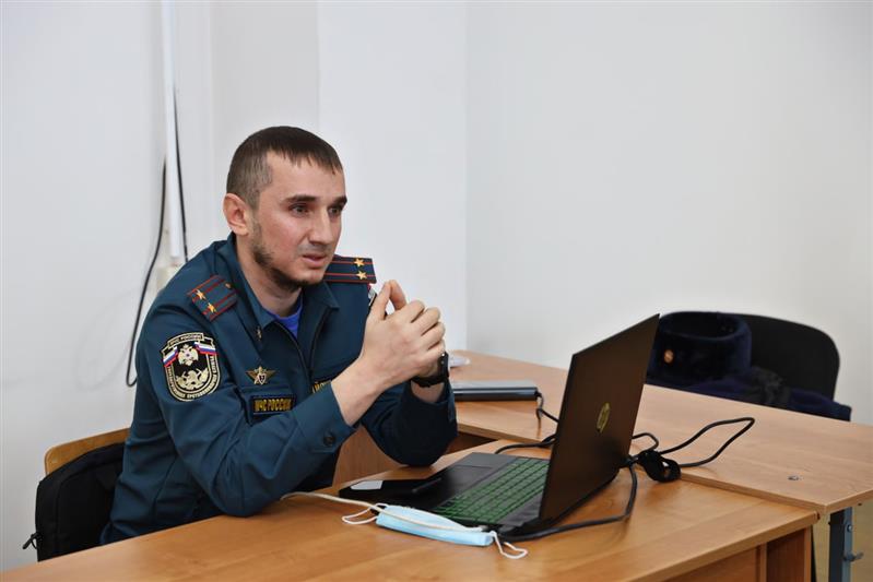 В Грозном руководители пресс-служб Росгвардии и МЧС провели встречу с будущими журналистами