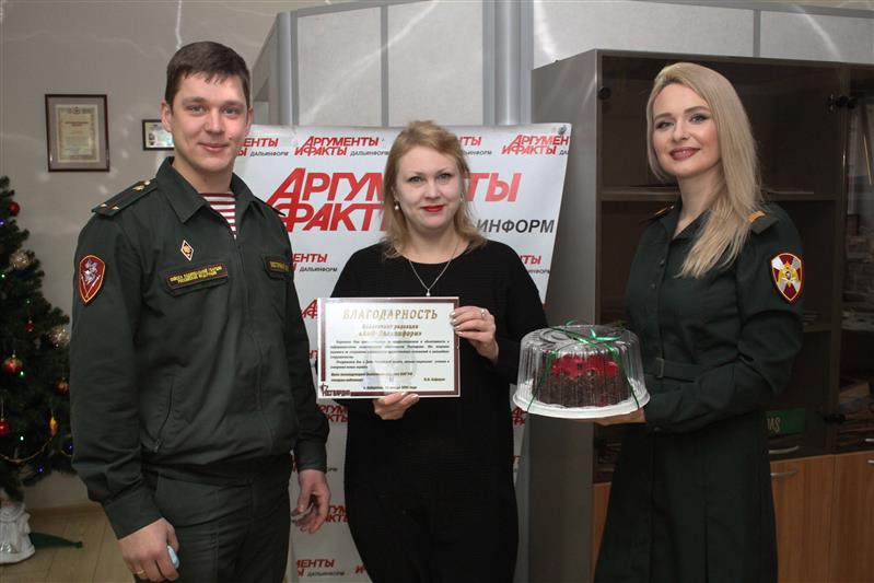 В Хабаровске представители пресс-служб Росгвардии поздравили журналистов с Днем российской печати