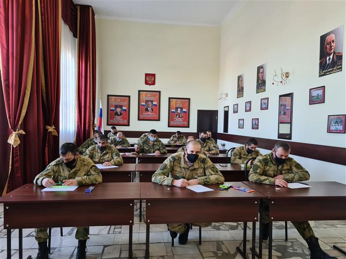 Военнослужащие грозненского соединения Росгвардии почтили память жертв блокады Ленинграда