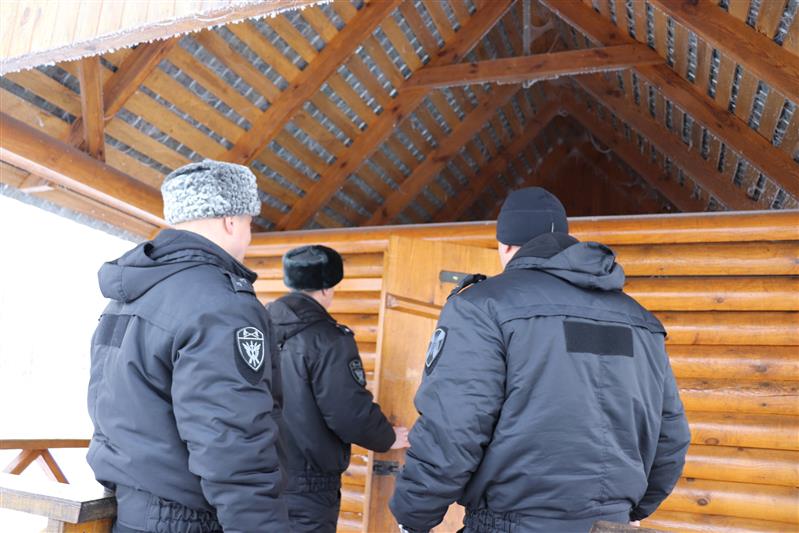В Марий Эл сотрудники спецподразделения Росгвардии приняли участие в крещенских купаниях