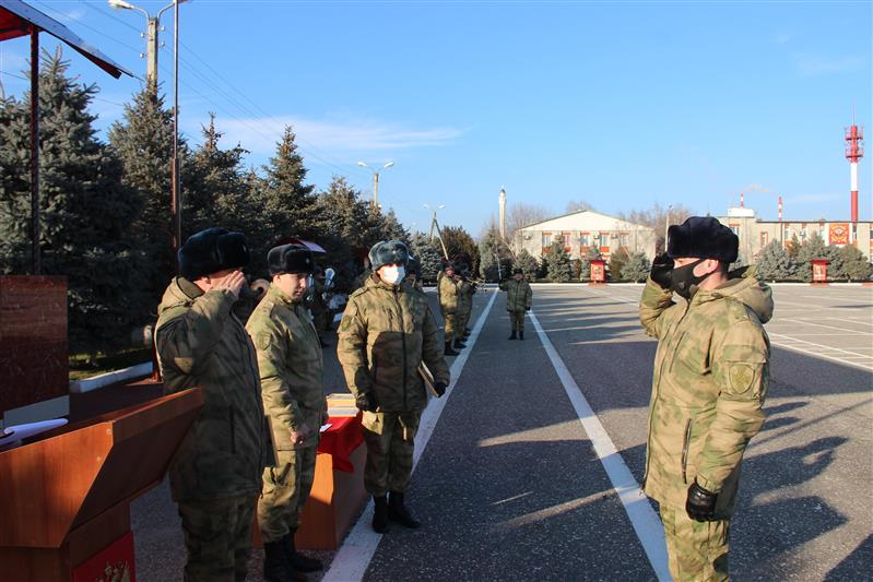 В грозненском соединении Росгвардии поздравили специалистов инженерной службы с профессиональным праздником