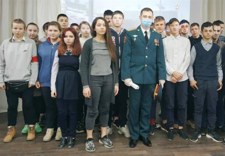 Росгвардейцы провели Уроки мужества для крымских школьников