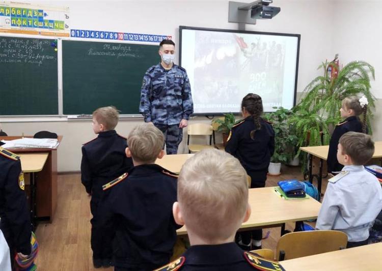 Росгвардейцы провели Уроки мужества для крымских школьников