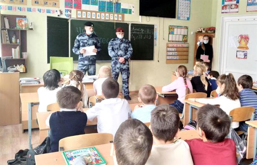 Росгвардейцы провели Уроки мужества для крымских школьников