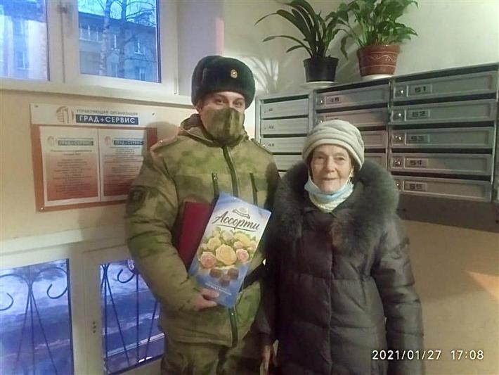 Военнослужащие ОДОН им. Ф.Э. Дзержинского поздравили ветеранов-блокадников с полным освобождением Ленинграда от фашистской блокады