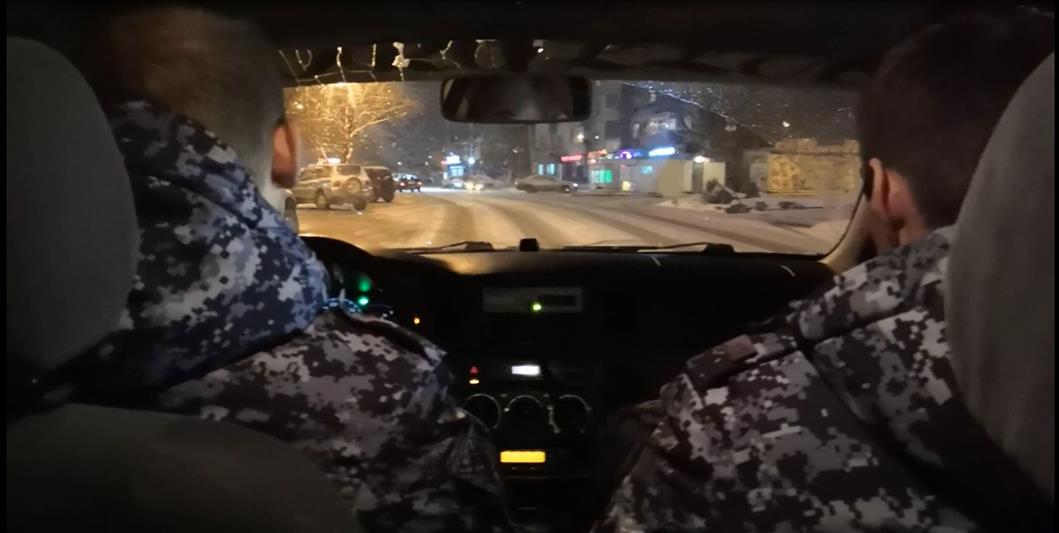 В Уссурийске сотрудники Росгвардии вернули родителям потерявшегося ребенка 